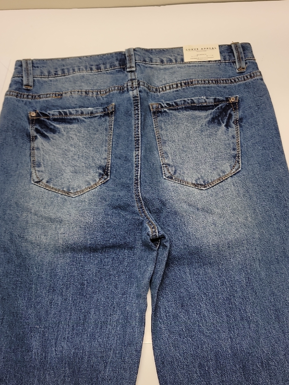 CURVE APPEAL NWT CUFFED HEM EASY FIT JEANS SIZE 4 / 27 - Picture 11 of 16